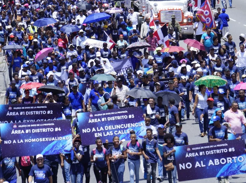 Evangélicos marchan contra la práctica de aborto y corrupción