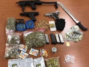 Apresan hispanos en New Jersey con drogas, dos pistolas y 250 balas