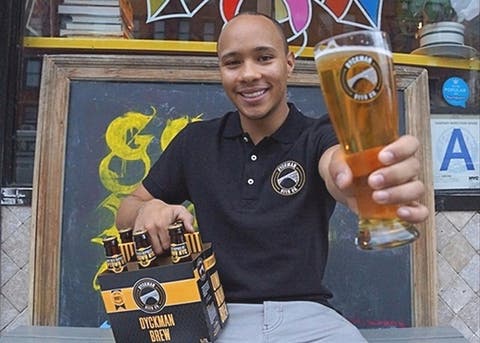 Un dominicano se destaca en Nueva York como fabricante de cervezas artesanales