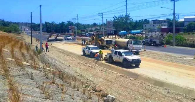 Ciudadanos denuncian que “avanzan a paso de tortuga” trabajos de adecuación maltrecha carretera Puerto Plata-Navarrete