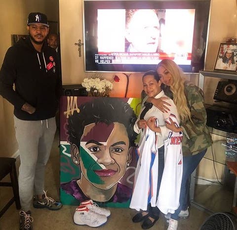 El NBA Carmelo Anthony visita madre de adolescente dominicano asesinado en el Bronx
