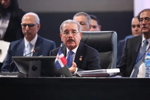 Danilo Medina pide combatir crimen organizado y violencia de la región en Cumbre del SICA