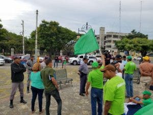 Por segundo día agentes de la Policía Nacional desmontan Campamento Verde en Santiago