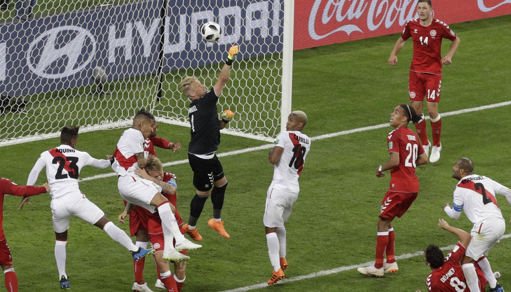 Perú cae 1-0 ante Dinamarca en su retorno mundialista