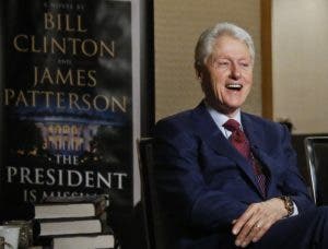 Bill Clinton publica su primera novela:  “El presidente ha desaparecido»