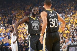 Golden State derrota a Cleveland y lidera las finales 2-0