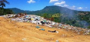 Técnicos de Medio Ambiente inspeccionan vertedero municipal de Los Hidalgos por contaminación