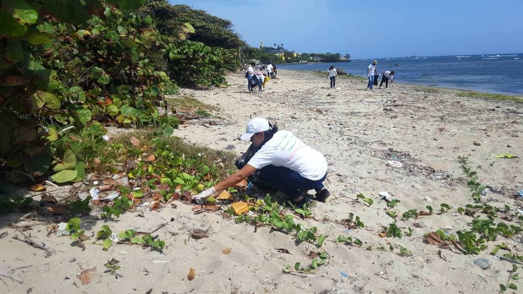 Realizan Jornada de Limpieza de Costas 2018 en playas del Malecón de Puerto Plata