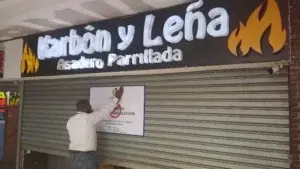 Pro Consumidor clausura restaurante Karbón y Leña por incumplir normas de sanidad