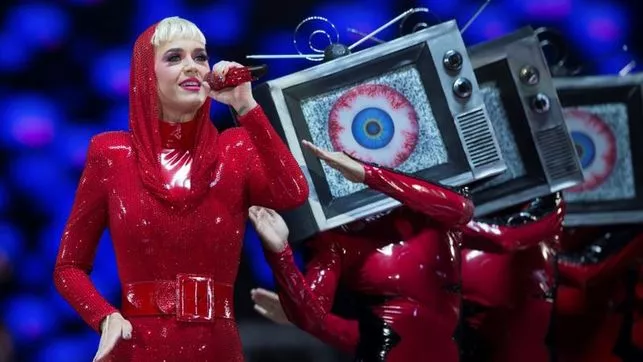 Katy Perry deslumbra en Barcelona con un concierto espectacular y excesivo