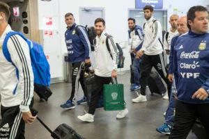 Selección argentina desembarcó en Rusia como favorita pero llena de contratiempos