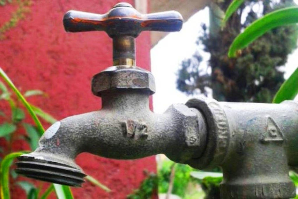 Moradores de Los Mina denuncian escasez de agua