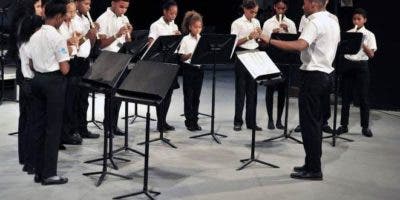 Jóvenes músicos de La Nueva Barquita participan en festival internacional de bandas musicales