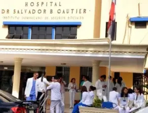 Policía entrevista médicos fueron afectados con Burunganga en hospital Salvador B. Gautier