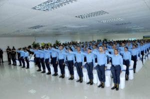 Escuela de Seguridad de la Aviación Civil y CESAC gradúan 176 nuevos agentes