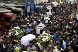 Aumentan a 69 los muertos por potente erupción del volcán de Fuego en Guatemala