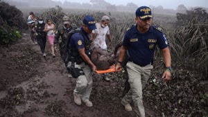 Suben a 25 los muertos por erupción de volcán en Guatemala