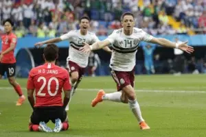 México derrota a Corea del Sur con goles de Vela y “Chicharito»