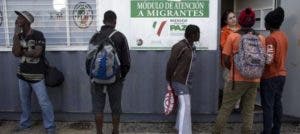 Haitianos rechazados por EE.UU se establecen en Tijuana