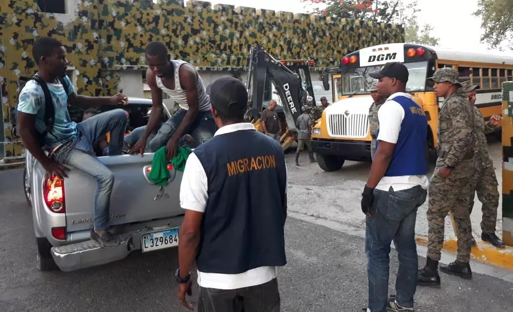 Migración detiene a 240 extranjeros en Bahoruco; deporta 143 haitianos