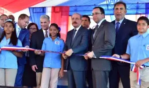 Presidente Danilo Medina entrega  dos centros educativos en La Vega