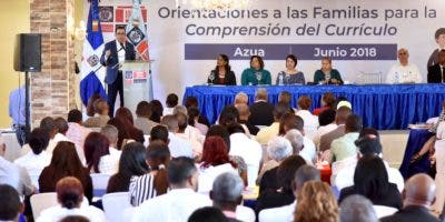 Ministro de Educación orienta a familias sobre el currículo por competencias