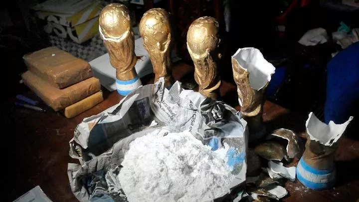 Incautan en Argentina droga en trofeos falsos del Mundial de Rusia