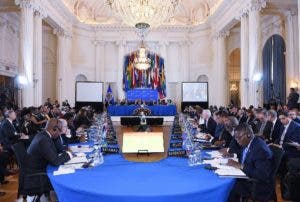 La OEA aprueba una resolución que abre la puerta a la suspensión de Venezuela