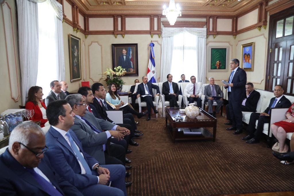 Danilo Medina se reúne con instituciones que integran República Digital