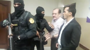 Tras concluir audiencia de Winston Rizik miembros de UTAR agreden fotoreportero de Noticias SIN