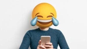 La "cara con lágrimas de alegría" es el emoji que más se usa en todas las plataformas. 