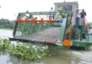 Dos barcos de Tropigas recogerán basura de ríos