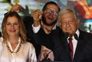 López Obrador gana y habla de reconciliación en México