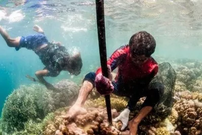 Una tribu que aguanta minutos bajo el agua