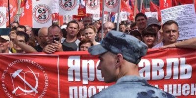 Rusos marchan contra nueva ley sobre jubilación