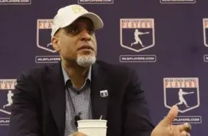 Tony Clark  preocupado  por baja  asistencia