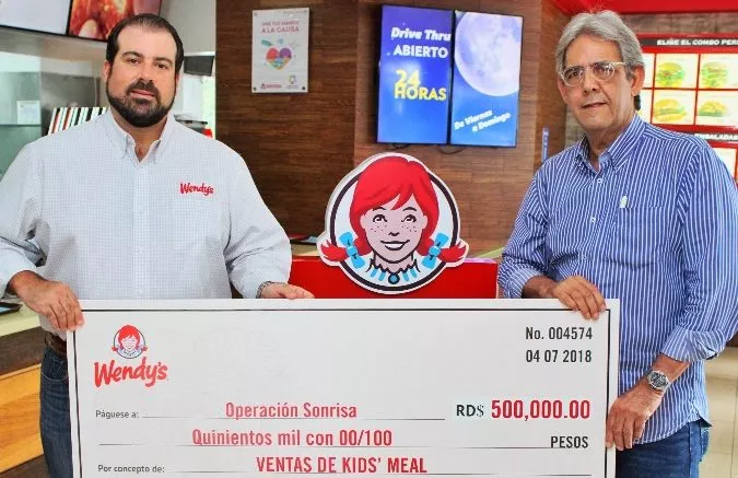 Wendy’s entrega donativo a Fundación Operación Sonrisa