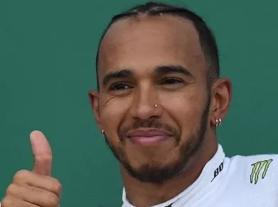 Lewis Hamilton renueva con equipo Mercedes de Fórmula Uno