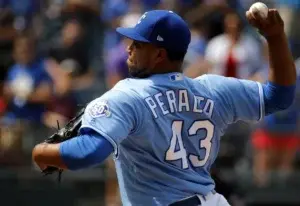 Wily Peralta se anota el cuarto partido salvado