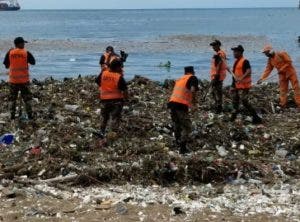 Brigadas logran retirar 150 toneladas de basura  de la costa del Malecón