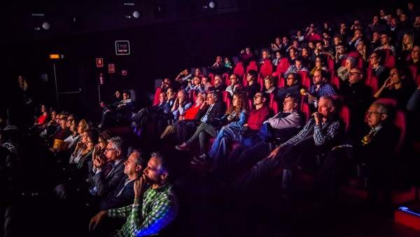 Cines italianos contra estreno simultáneo de filmes Netflix en salas y la red
