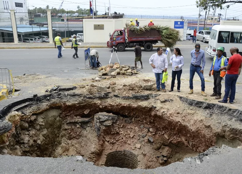 Otras calles de la Zona Colonial en peligro de agrietarse