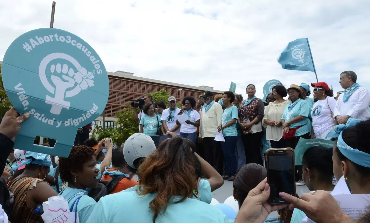 Feministas marchan a favor del aborto