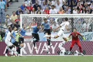 Francia supera 2-0 a Uruguay y avanza a semifinales