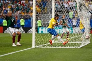 Brasil derrota 2-0 a México y se mete en cuartos de final