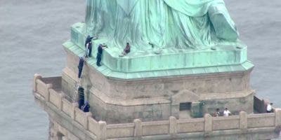 Comparece ante juez mujer que trepó a Estatua de la Libertad en protesta por separación de inmigrantes