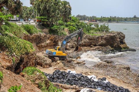 Ayuntamiento DN y Obras Públicas aseguran en 24 horas entregarán limpia playa Fuerte San Gil