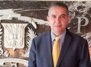 Procurador designa a Fernando Quezada nuevo director de Persecución del Ministerio Público