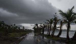 Apagones e inundaciones golpean a Puerto Rico