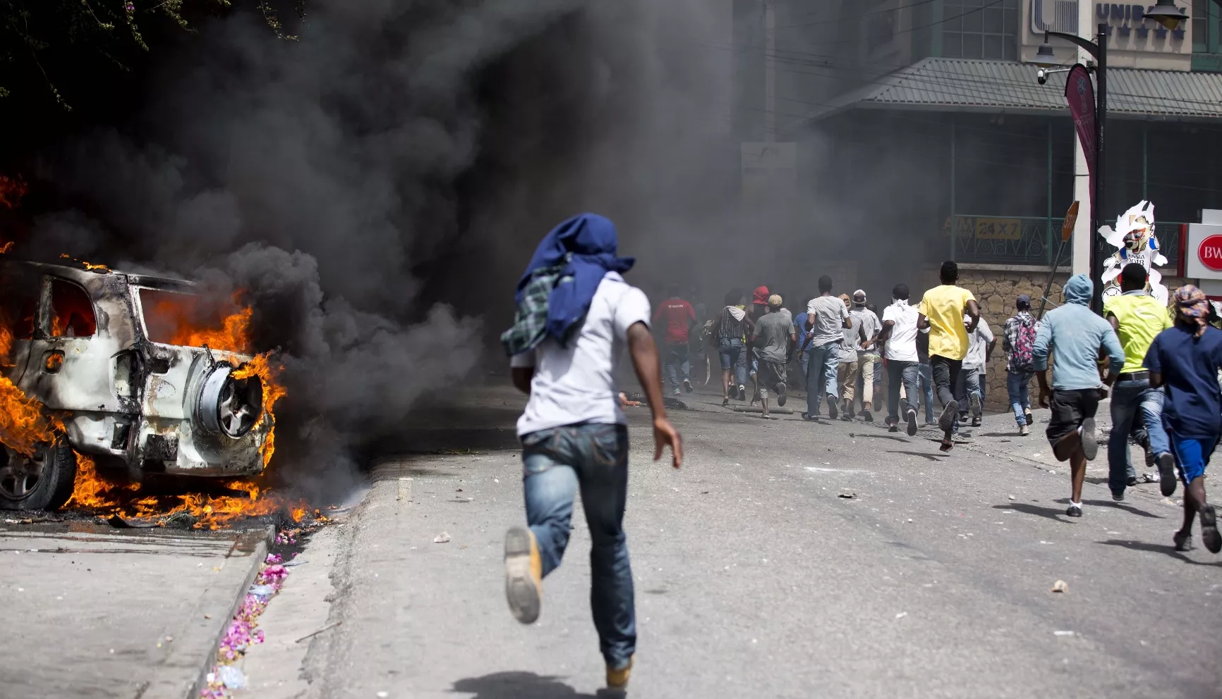 Gobierno haitiano suspende aumento de los precios de combustibles ante protestas